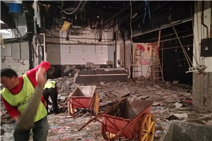 高層建筑的外墻內(nèi)有保溫層，該不該拆除保溫墻。