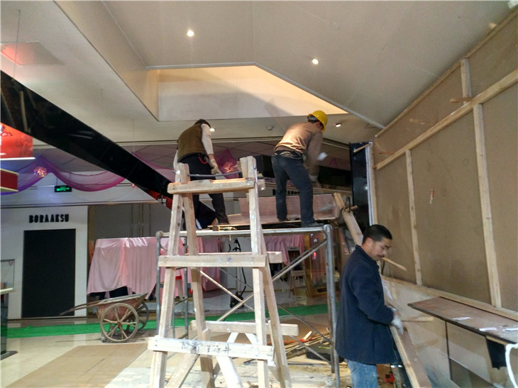 成都仁和春天東大路店手機店鋪拆柜及打圍施工清運