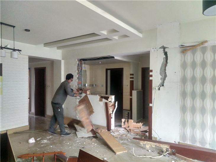 成都禾嘉花園二手房拆除清運工程戰狼拆除施工