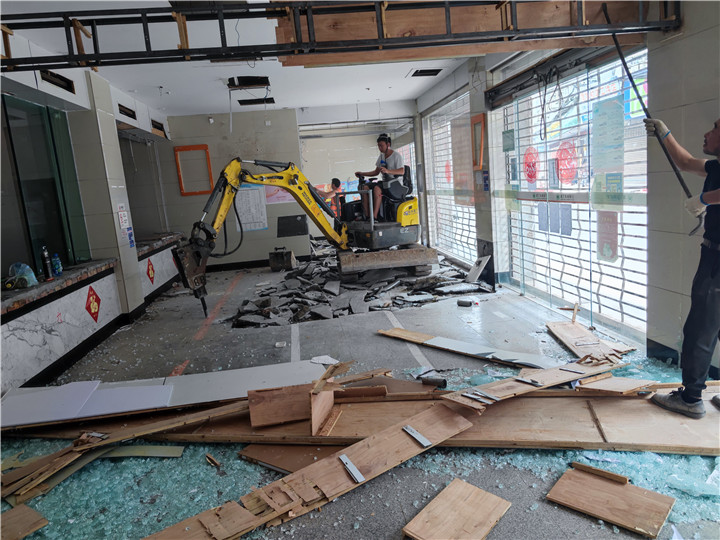 成都戰(zhàn)狼拆除銀行拆除案例遂寧橫山鎮(zhèn)農(nóng)商銀行拆除