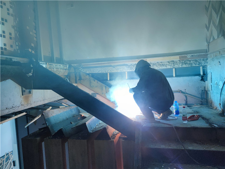 成都專業(yè)寫字樓辦公室拆除清運(yùn)戰(zhàn)狼拆除中海國(guó)際E座施工案例