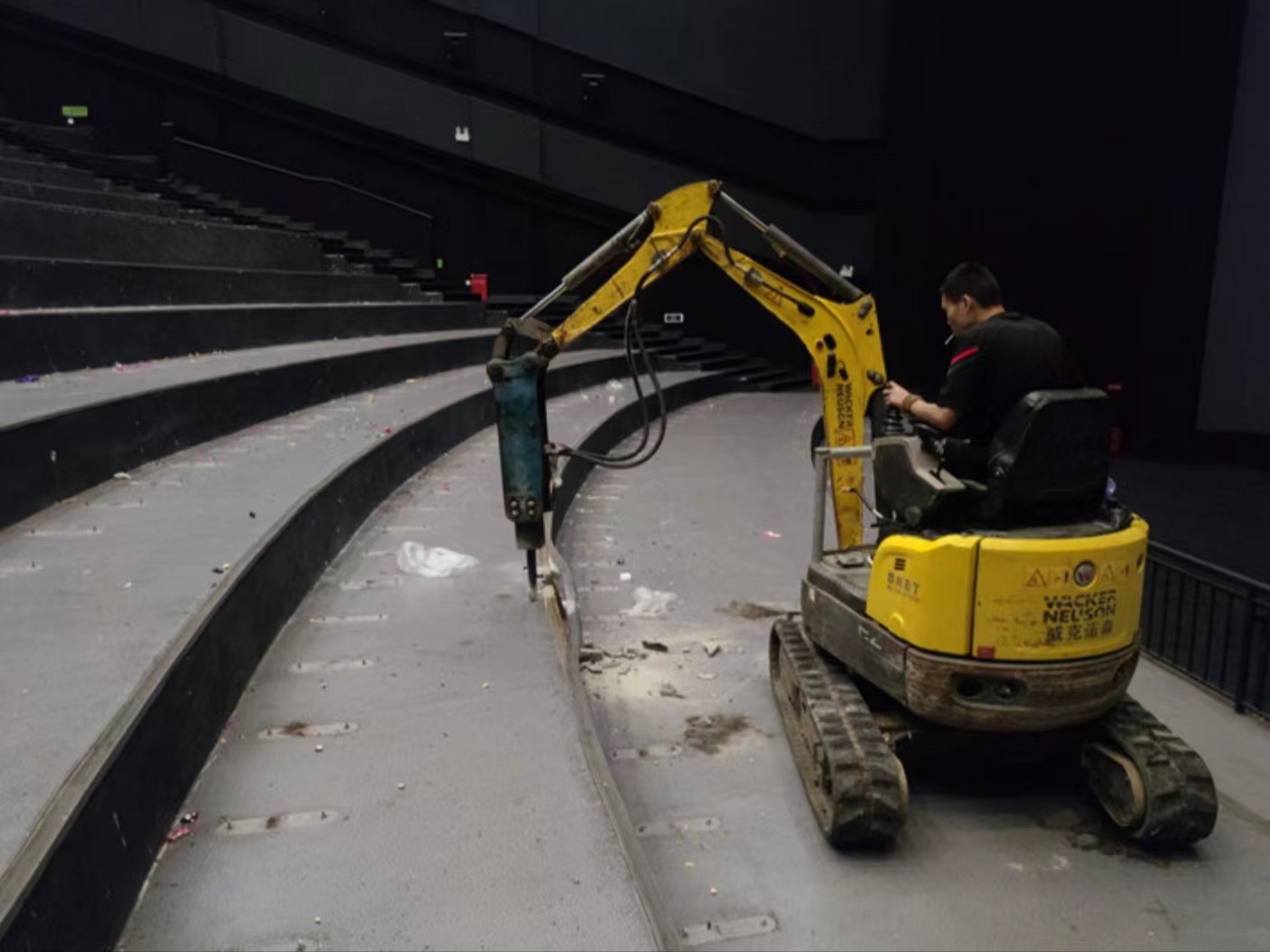 成都電影院拆除|巨幕廳室內(nèi)打拆清運(yùn)-專業(yè)拆除施工隊(duì)伍